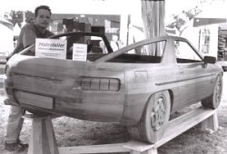 Foto Porsche Modell aus Holz